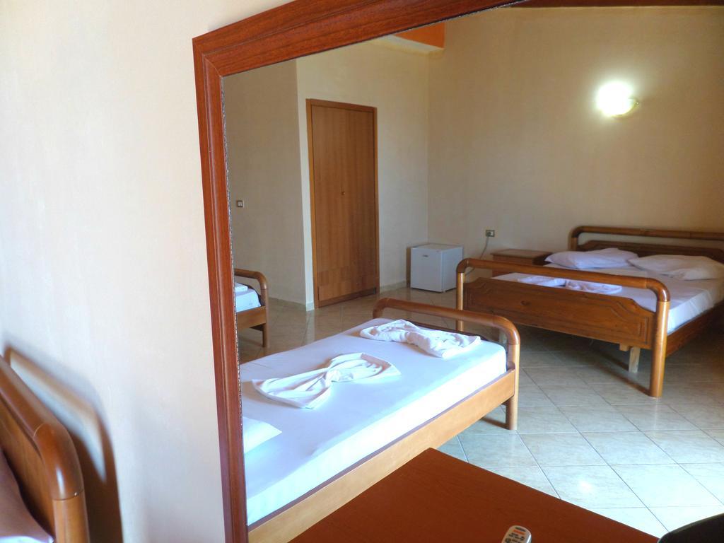Hotel Belle Vue Dhermi Room photo