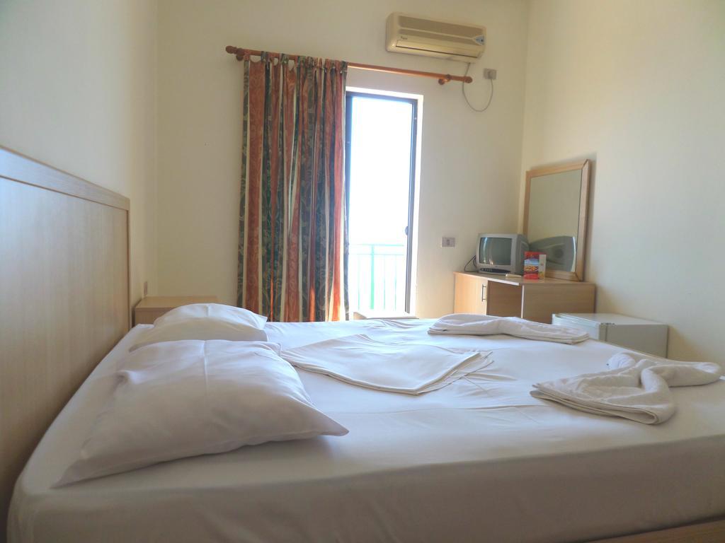 Hotel Belle Vue Dhermi Room photo