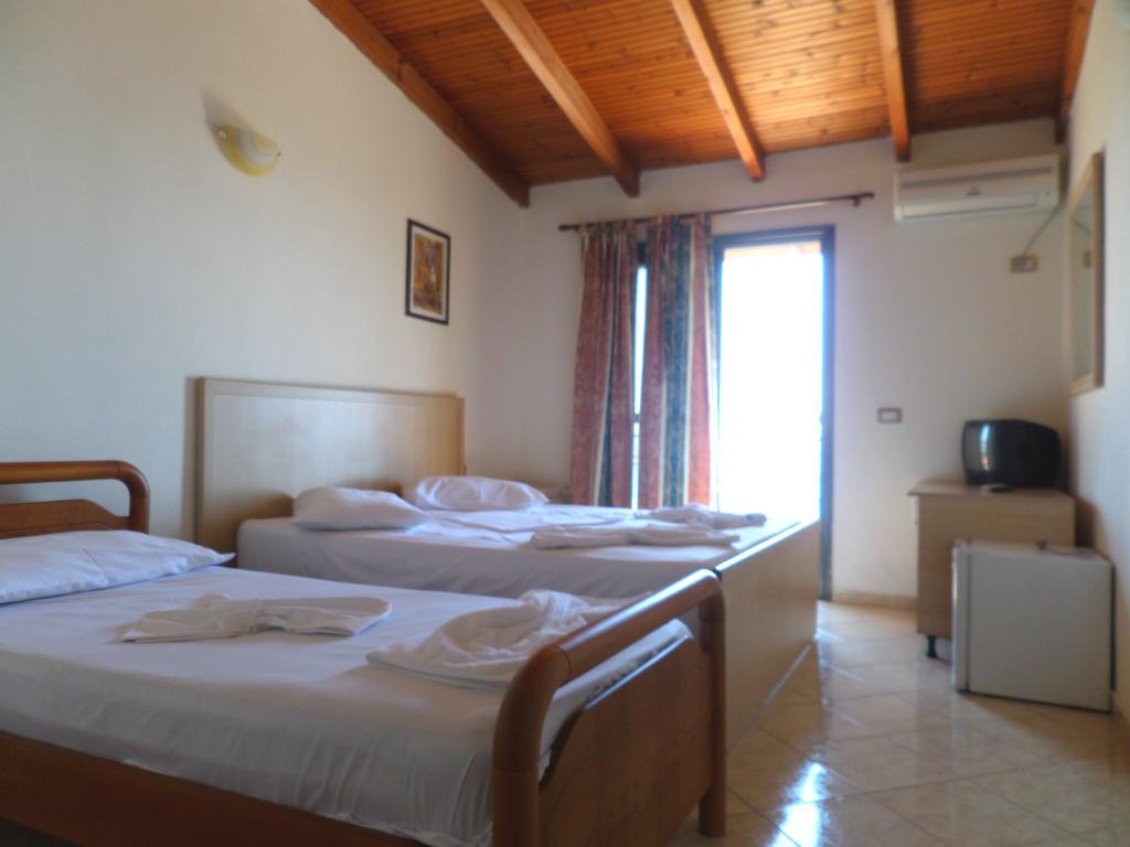 Hotel Belle Vue Dhermi Room photo
